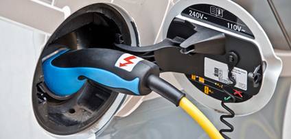 Elektro- und Hybridfahrzeuge